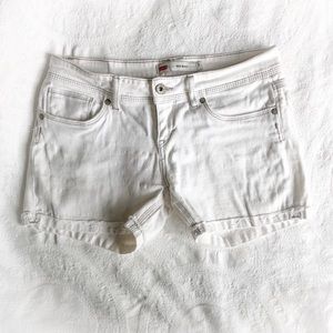 ✨3 for $20 | White Levi’s Midi Shorts✨